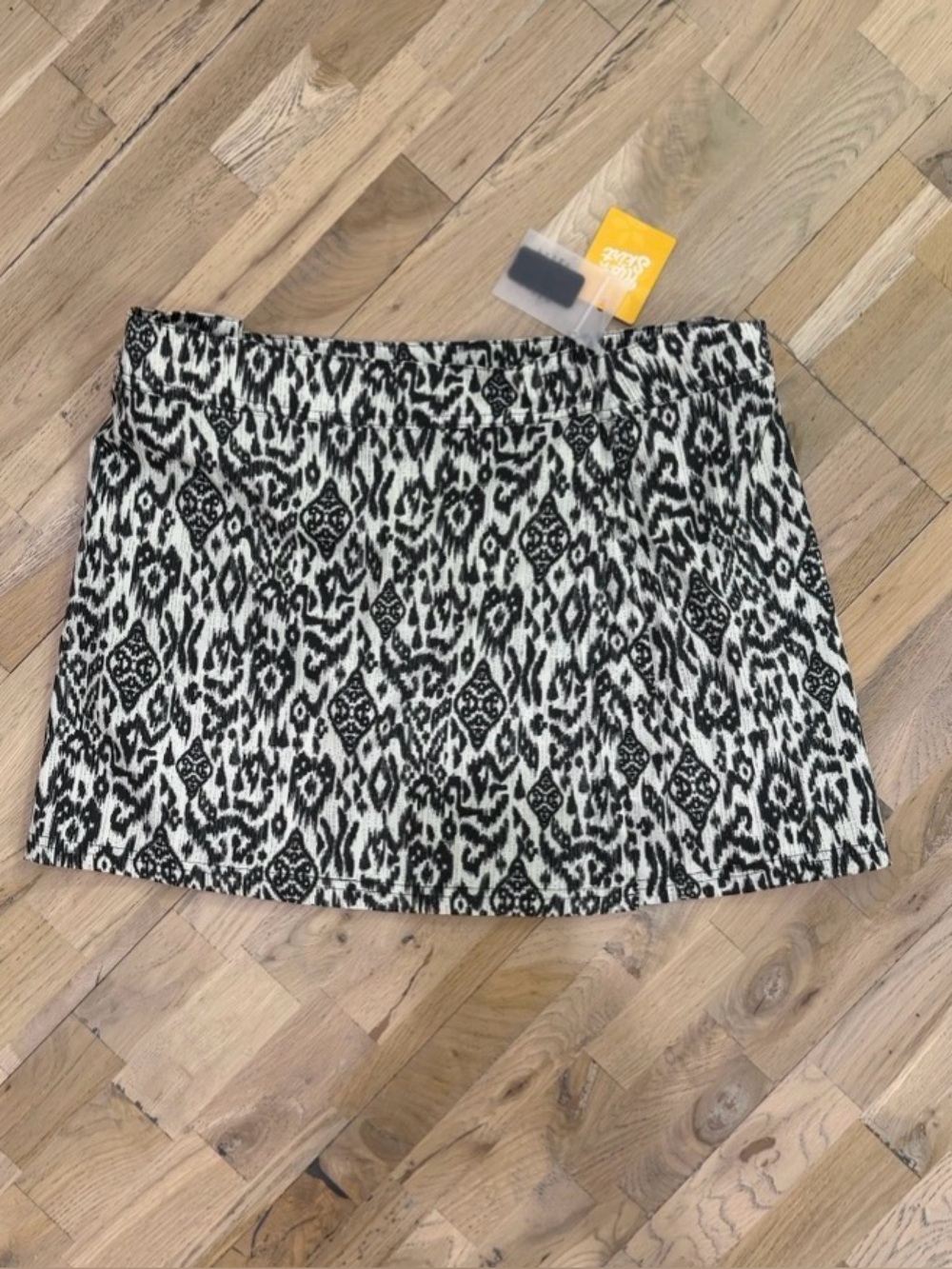 NWT RIPSKIRT Hawaii Black & White Patterned Skirt | XL